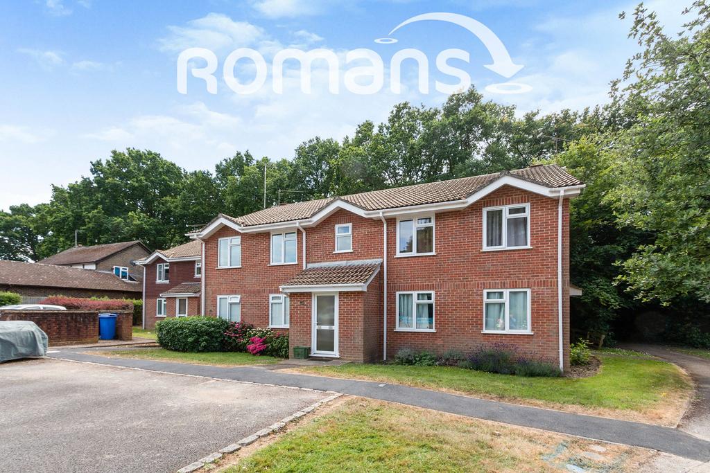 Birch Grove, Hook 2 bed apartment to rent £1,250 pcm (£288 pw)