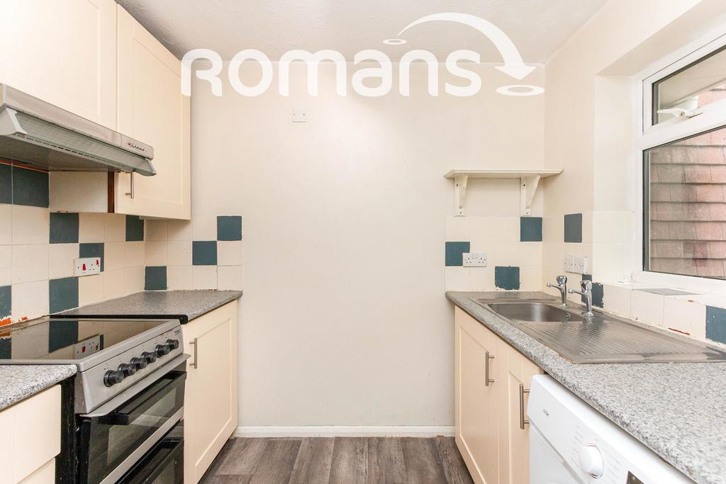 Birch Grove, Hook 2 bed apartment to rent £1,250 pcm (£288 pw)