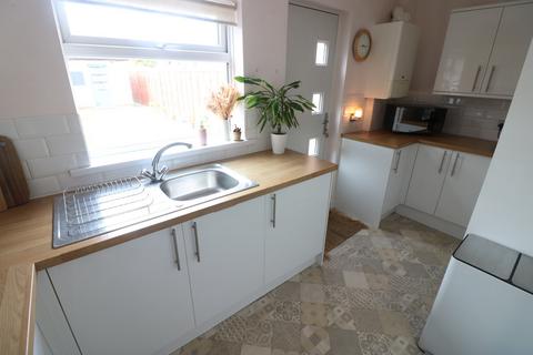 2 bedroom terraced house to rent, 27 Worcester Road
