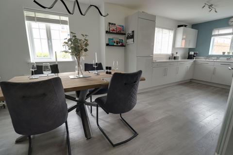 71 Shakespeare Drive, Penkridge, Stafford, ST19 5QZ