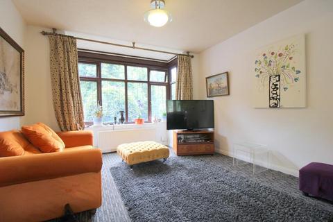 4 bedroom terraced house for sale, Eaton Green Road, Vauxhall Park, Luton, Bedfordshire, LU2 9HE