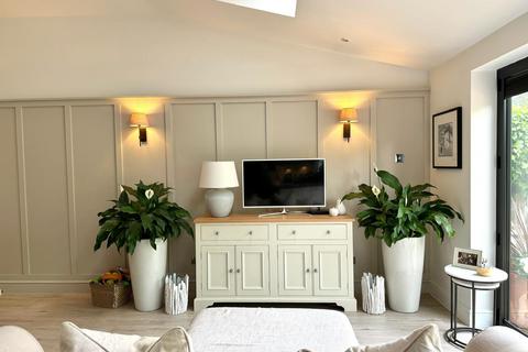 16 Glebe Road, Ashtead, KT21 2NU