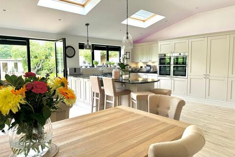 16 Glebe Road, Ashtead, KT21 2NU