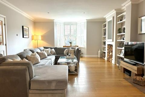16 Glebe Road, Ashtead, KT21 2NU