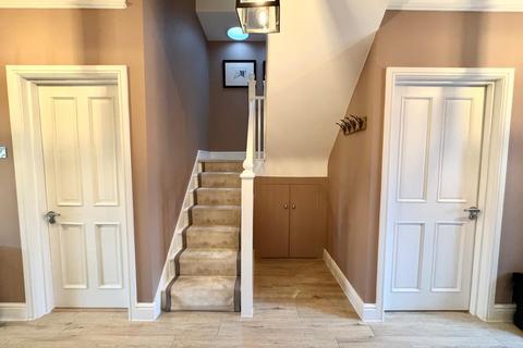 16 Glebe Road, Ashtead, KT21 2NU