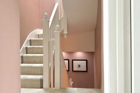 16 Glebe Road, Ashtead, KT21 2NU