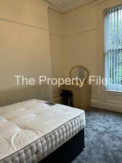 2 bedroom flat to rent, Northenden Road, Sale M33