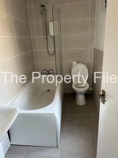 2 bedroom flat to rent, Northenden Road, Sale M33