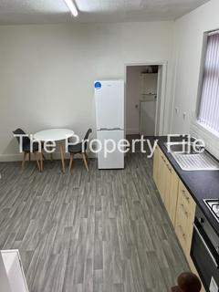 2 bedroom flat to rent, Northenden Road, Sale M33