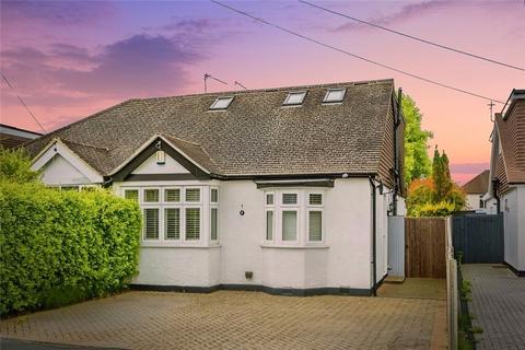 3 bedroom bungalow to rent, Linden Close, Addlestone KT15