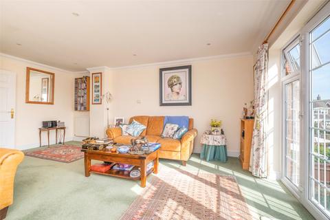 6 Hillcrest, Storrington, Pulborough, RH20 4DT