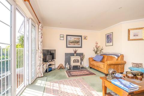 6 Hillcrest, Storrington, Pulborough, RH20 4DT