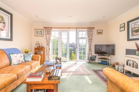 6 Hillcrest, Storrington, Pulborough, RH20 4DT