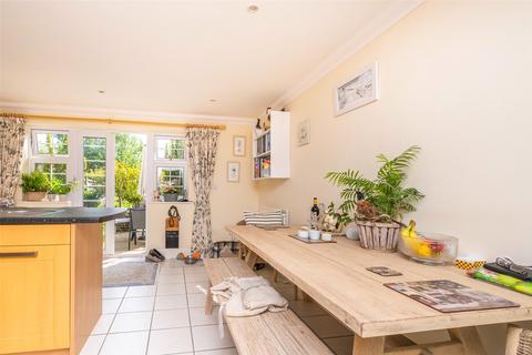 6 Hillcrest, Storrington, Pulborough, RH20 4DT