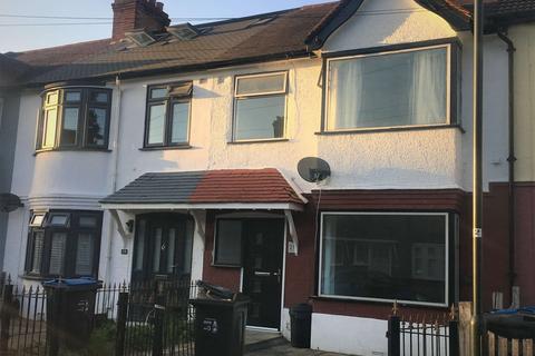 1 bedroom in a house share to rent, Queen Annes Gardens, Mitcham CR4