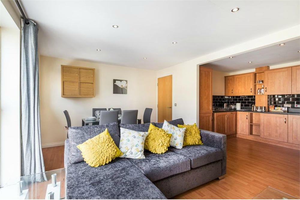 Curzon Place, Gateshead 2 bed apartment to rent £950 pcm (£219 pw)