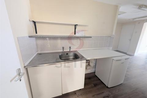 Property to rent, Charnwood Road, Loughborough LE12