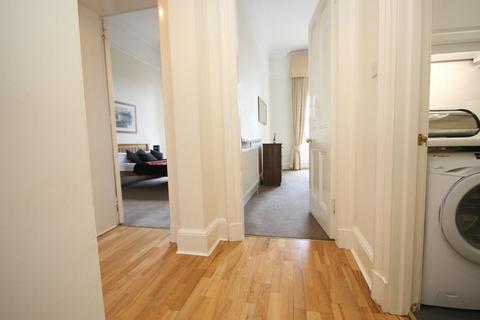 2 bedroom flat to rent, Drumsheugh Place, Edinburgh