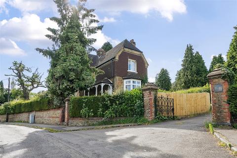 3 bedroom detached house for sale, Weyside Road, Guildford