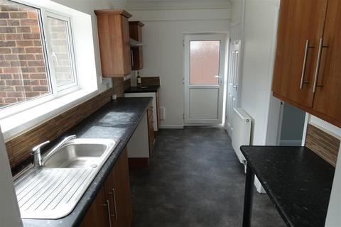 3 bedroom semi-detached house to rent, Shaftsbury Avenue, Woodlands, Doncaster