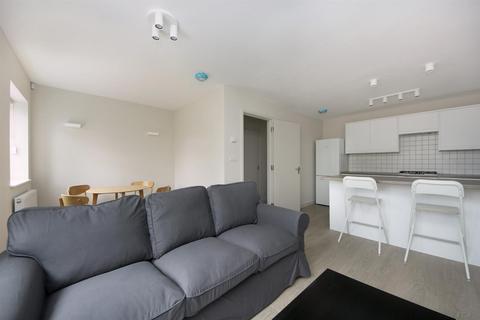 2 bedroom flat to rent, Carlisle Avenue, W3