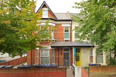 1 bedroom house to rent, Allison Road, London