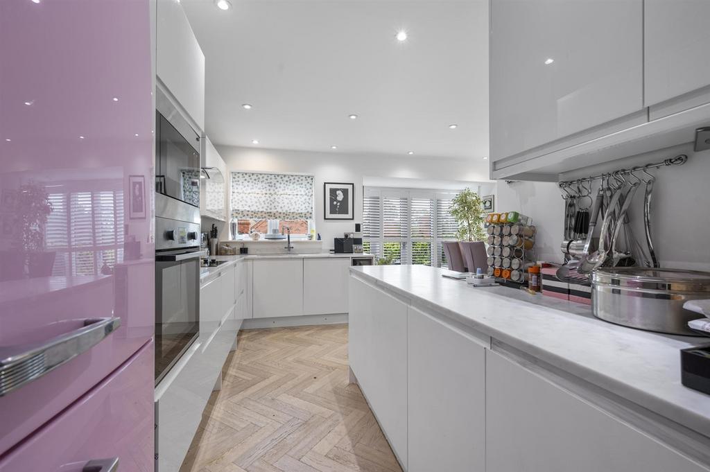 Kitchen towards window.jpg