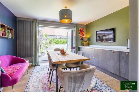 40 Longmead, Letchworth Garden City, SG6 4HR