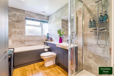 40 Longmead, Letchworth Garden City, SG6 4HR
