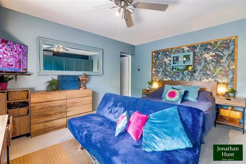 40 Longmead, Letchworth Garden City, SG6 4HR