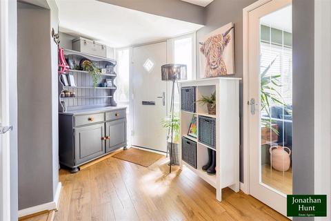 40 Longmead, Letchworth Garden City, SG6 4HR