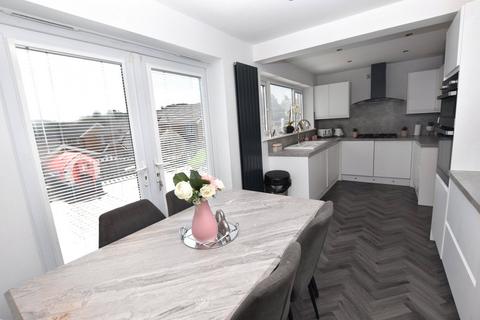 4 bedroom detached house for sale, Bescot Way, Shipley, West Yorkshire