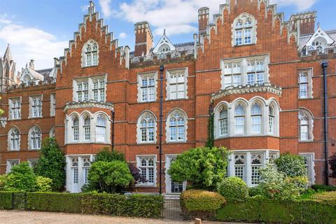 4 bedroom terraced house for sale, Holloway Drive, Virginia Water