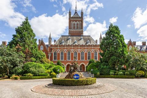 4 bedroom terraced house for sale, Holloway Drive, Virginia Water