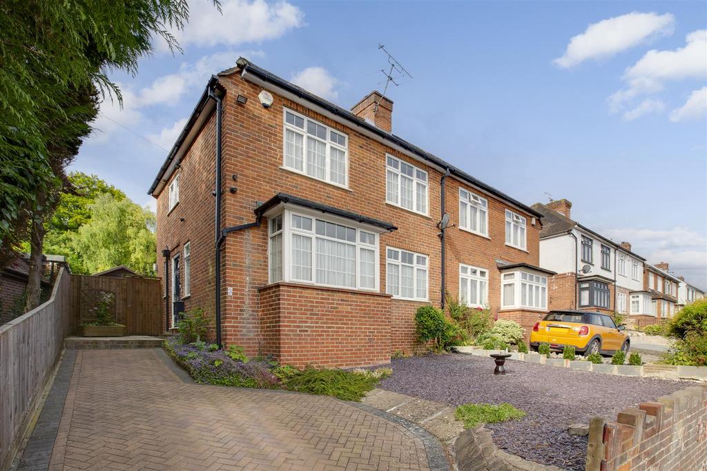 3 Southfield Road, HP13 5 JZ-17.jpg