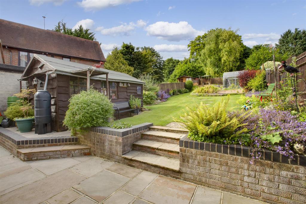 3 Southfield Road, HP13 5 JZ-12.jpg