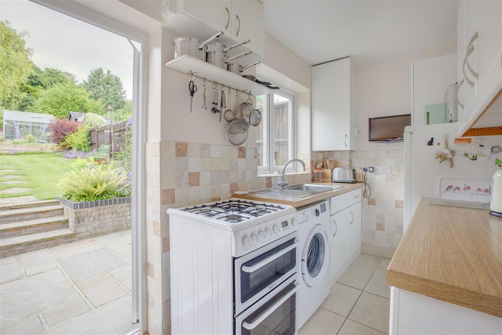 3 Southfield Road, HP13 5 JZ-8.jpg