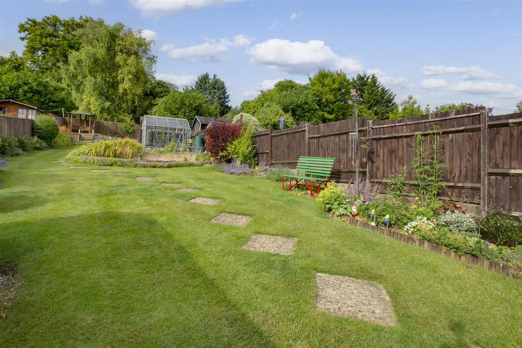 3 Southfield Road, HP13 5 JZ-13.jpg