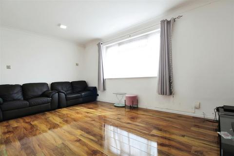 2 bedroom flat for sale, Weekes Drive, Slough