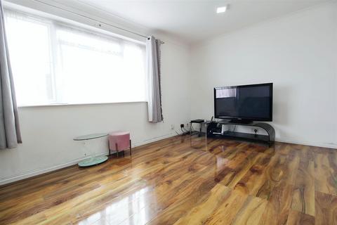 2 bedroom flat for sale, Weekes Drive, Slough