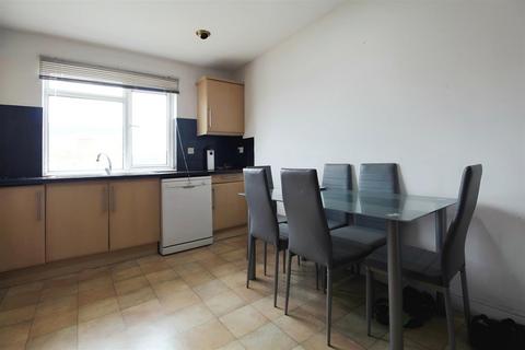 2 bedroom flat for sale, Weekes Drive, Slough