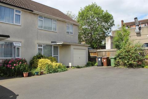 24 Barr Road, Potters Bar, EN6 5PG