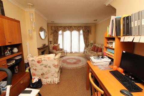 24 Barr Road, Potters Bar, EN6 5PG