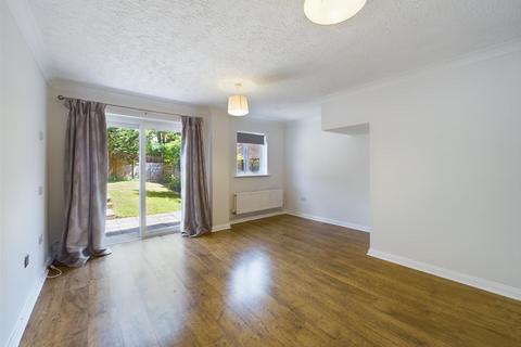 3 Alfred Close, Worth, Crawley, RH10 7SD