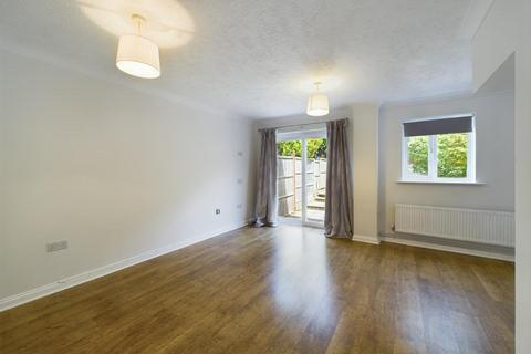 3 Alfred Close, Worth, Crawley, RH10 7SD