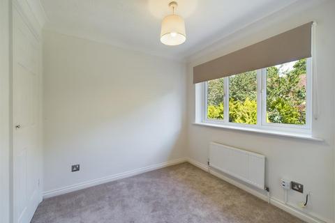 3 Alfred Close, Worth, Crawley, RH10 7SD