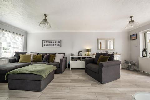 7 Stonebridge Field, Eton, Windsor, SL4 6PS