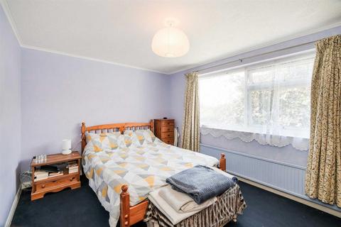 2 bedroom flat for sale, Chingford Avenue, Chingford