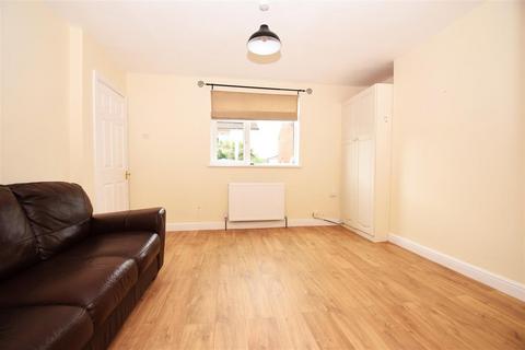 3 bedroom terraced house to rent, Hawthorn Avenue, Brigg