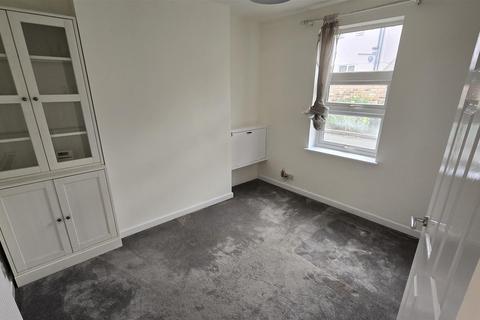 2 bedroom property to rent, Clapham Square, Warwickshire CV31